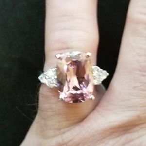 Beautiful Cubic Zirconiz 14.35 ctw